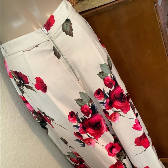 Gorgeous floral print flowy open leg pants - Picture 12 of 15